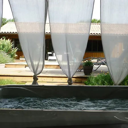 Les Maisons De Maylis 招待所 *